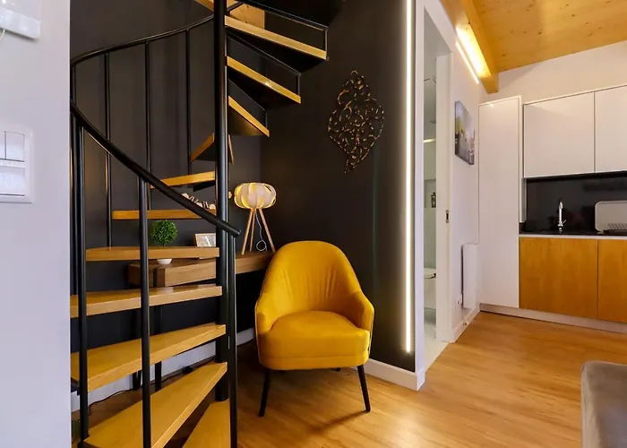 Coutinho - Modern Ap In The Centre With Balcony *