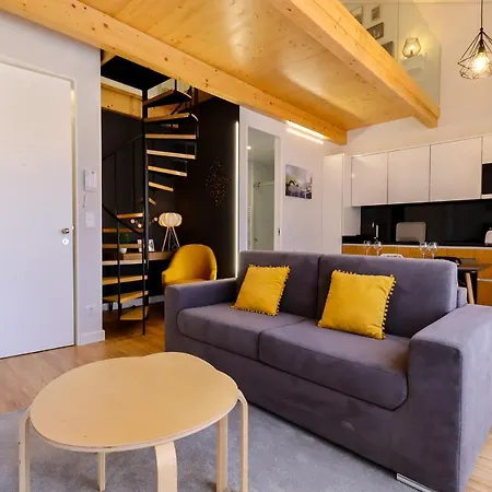 Coutinho - Modern Ap In The Centre With Balcony