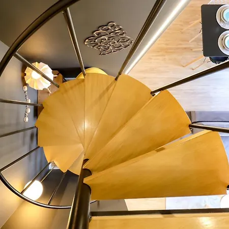 Coutinho - Modern Ap In The Centre With Balcony