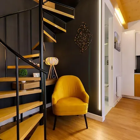 Coutinho - Modern Ap In The Centre With Balcony *