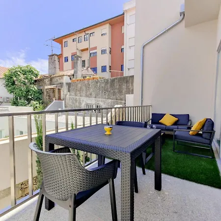 Coutinho - Modern Ap In The Centre With Balcony *