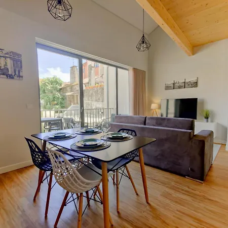 Coutinho - Modern Ap In The Centre With Balcony