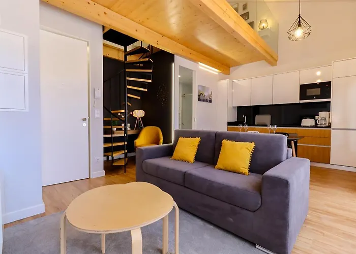 Coutinho - Modern Ap In The Centre With Balcony