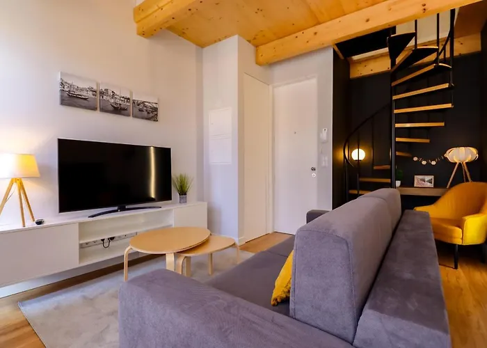 Coutinho - Modern Ap In The Centre With Balcony Виана-ду-Каштелу