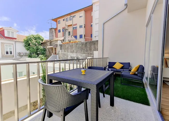 Coutinho - Modern Ap In The Centre With Balcony *